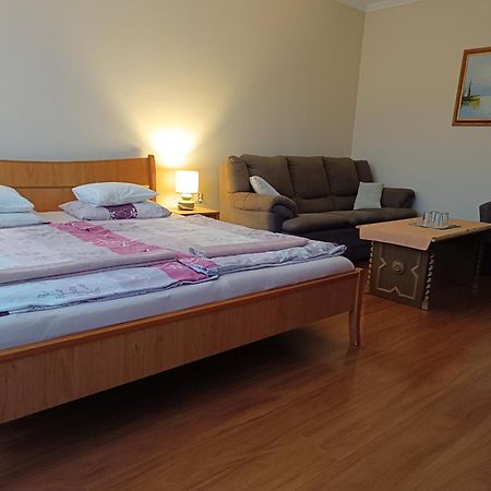 Szilvia Panzio Gyomaendrod B&B 외부 사진