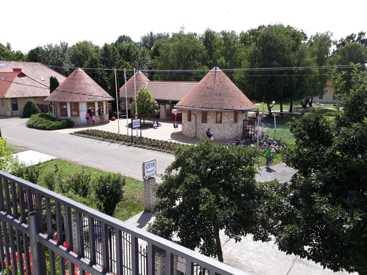 Szilvia Panzio Gyomaendrod B&B 외부 사진