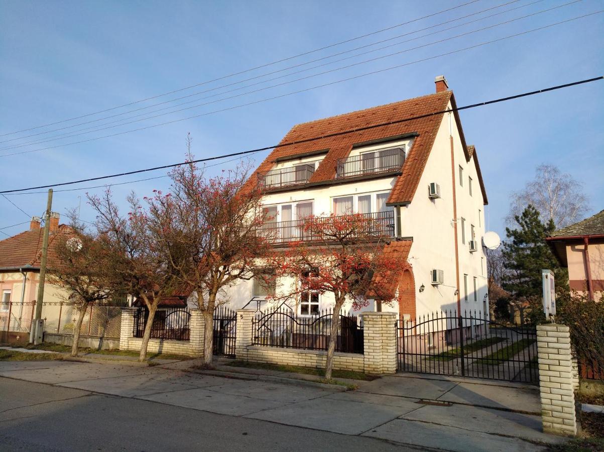 Szilvia Panzio Gyomaendrod B&B 외부 사진